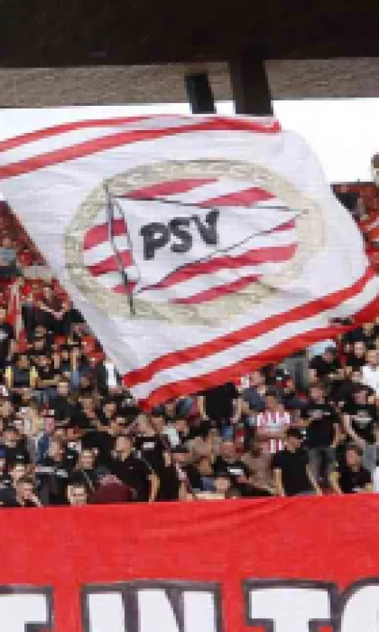 Multan al PSV por mal comportamiento de sus fanáticos