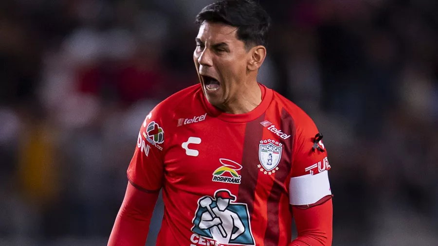 Oscar Ustari (5° mejor portero de la Liga MX) supera a Tiago Volpi
