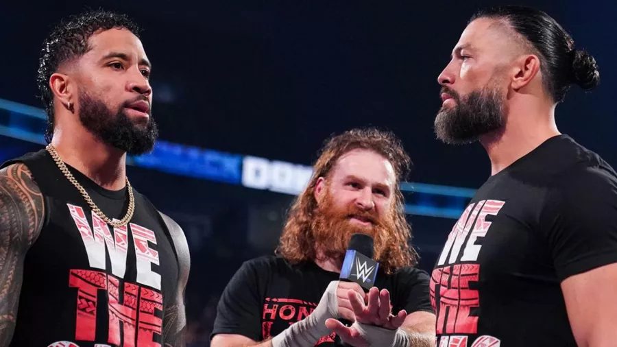 Roman Reigns reapareció en SmackDown para poner orden