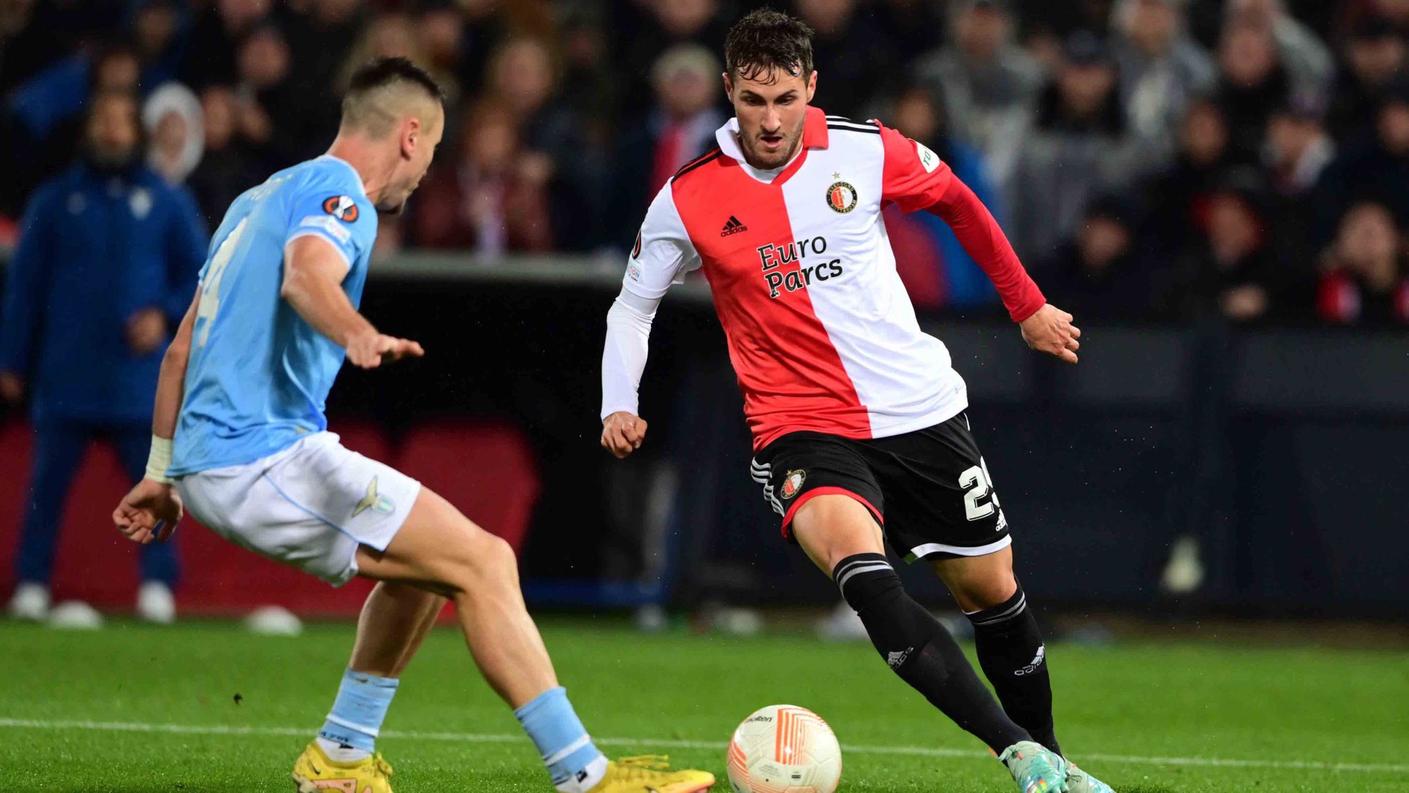 Santiago Giménez clasifica a Feyenoord a octavos de final de la Europa League