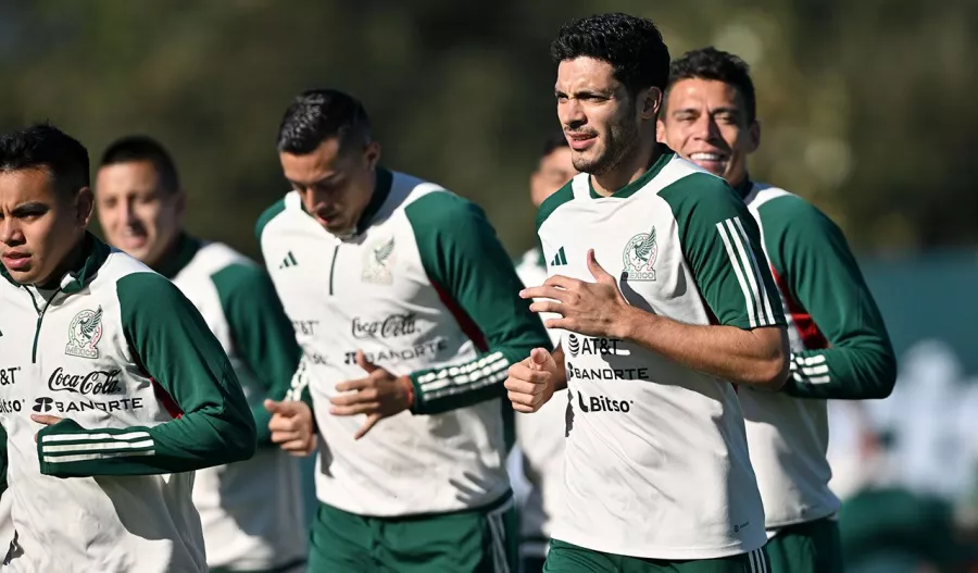 Raúl Jiménez se entrena con el Tri con la esperanza de llegar al Mundial