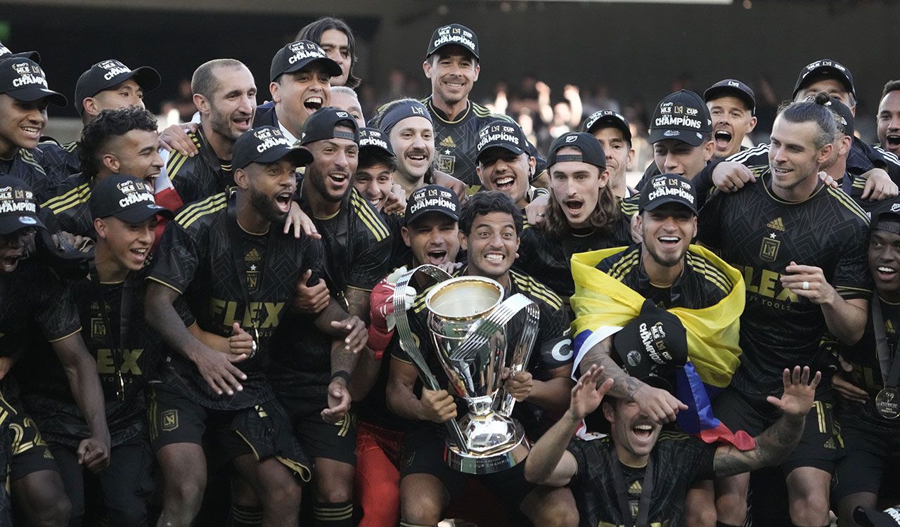 LAFC y Carlos Vela festejan los 5 años del club con su nueva playera, TUDN  MLS