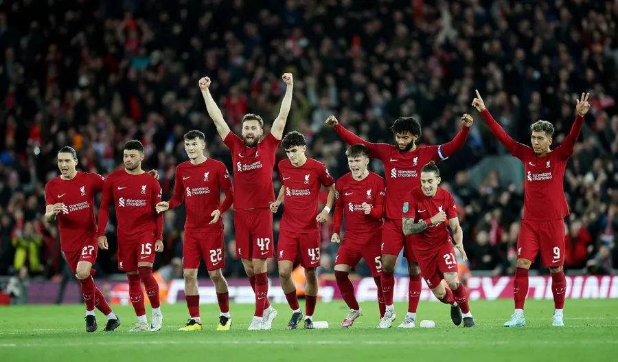 El Liverpool 'suda la gota gorda' y encuentra un nuevo héroe