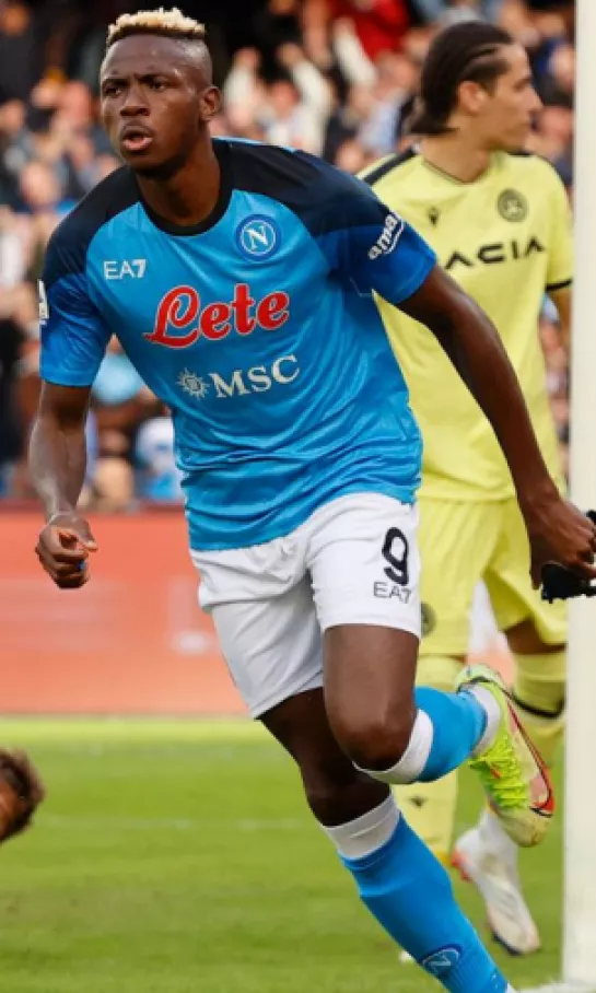 Napoli se va al parón como líder y con una mano en el título de la Serie A