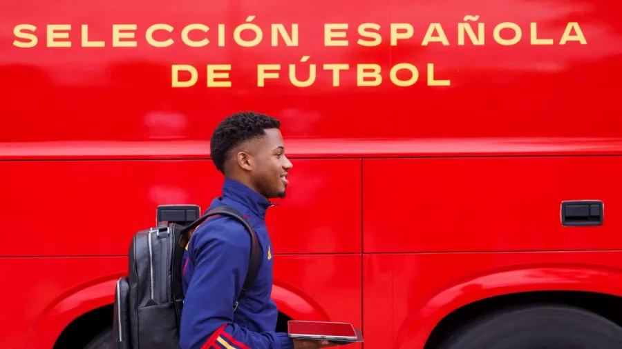 La Selección Española emprendió el viaje rumbo a Catar 2022
