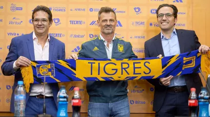 Cocca, bicampeón con Atlas en el Apertura 2021 y Clausura 2022, fue presentado como técnico de Tigres en el Estadio Universitario.