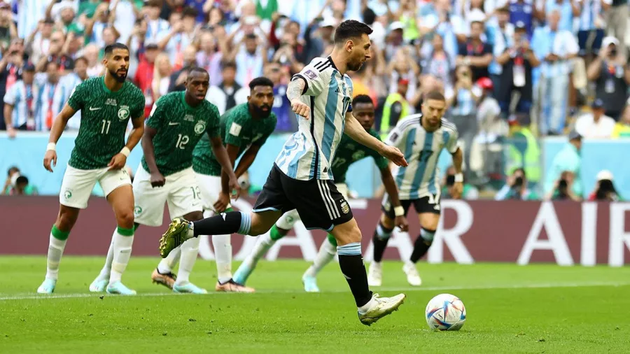 ¡Lionel Messi ya apareció! En su quinto Mundial, la 'Pulga' ya anotó ante Arabia