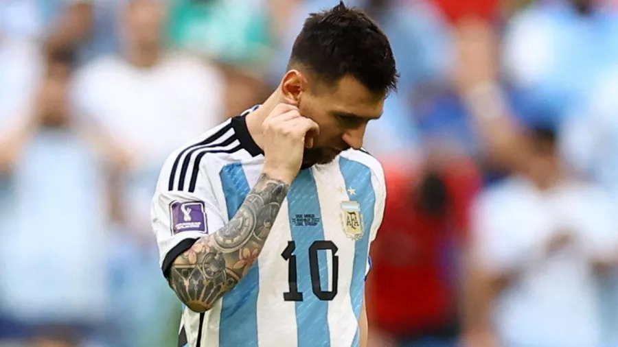 El último Mundial de Lionel Messi inició de la peor manera posible
