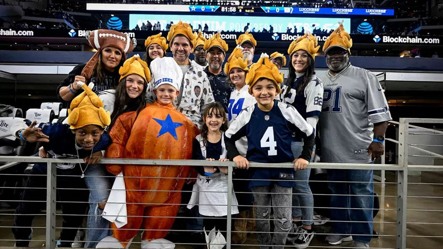 Fans y jugadores disfrutaron del pavo en un intenso 'Thanksgiving'