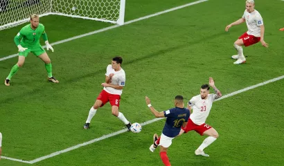 Kylian Mbappé destraba el partido contra Dinamarca