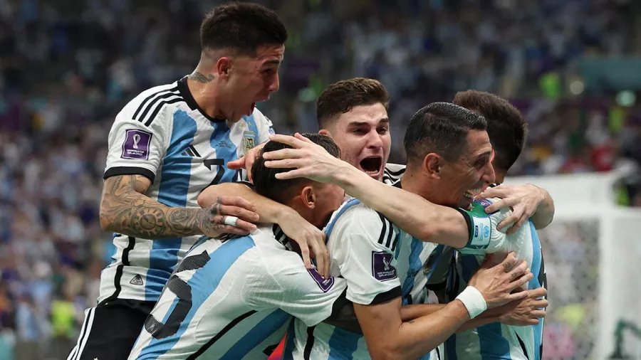 Apareció la magia de Lionel Messi y Argentina ya celebra ante México