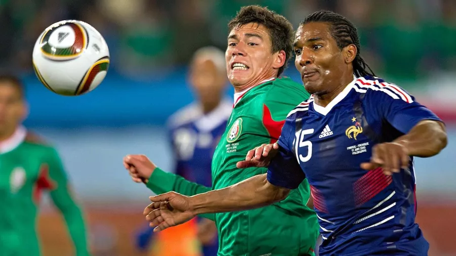 Sudáfrica 2010: Francia (finalista en la Copa del Mundo anterior) 0-2 México.