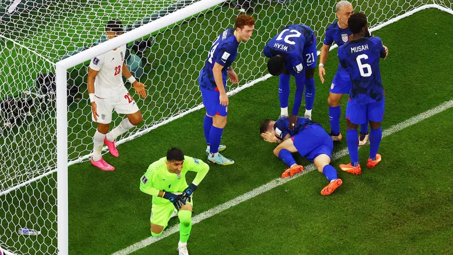 El sacrificio de Christian Pulisic, lesionado tras marcar el gol que está calificando a Estados Unidos