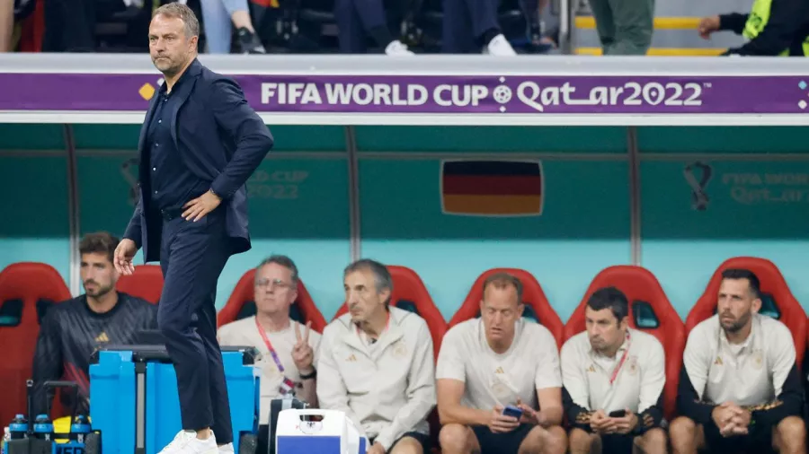 Hans Flick fracasó al frente de Alemania y es el técnico mejor pagado del Mundial