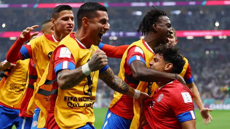 Por unos instantes, Costa Rica estuvo clasificando en el grupo de España y Alemania