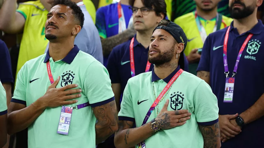 Neymar sufrió a la distancia la derrota de Brasil