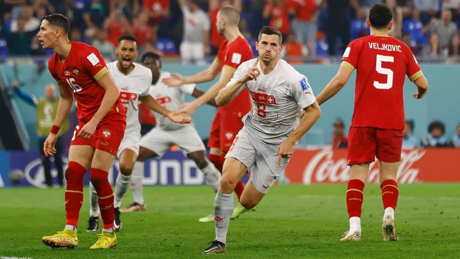 Suiza ilusionó a Serbia, pero terminó ganando y está en octavos de final