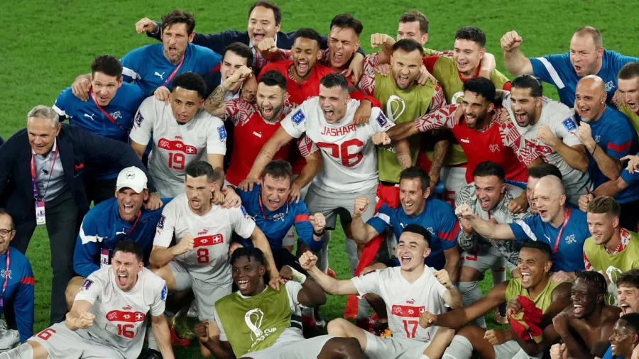 Así se celebra Suiza tras clasificar a octavos de final del Mundial por tercera ocasión consecutiva