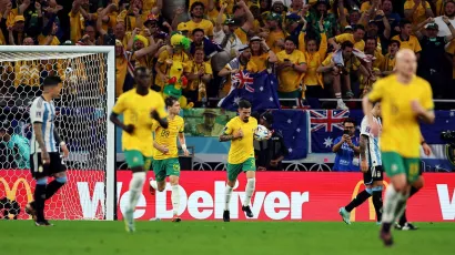 Con el autogol de Enzo Fernández, Australia se despide de la Copa del Mundo y Argentina es el segundo clasificado a cuartos de final.