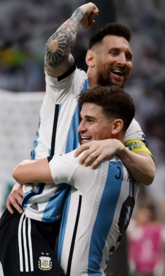 A Julián Álvarez no le sorprende el nivel de Lionel Messi con la Selección Argentina