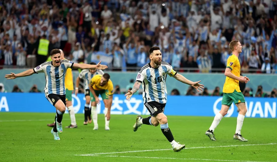 Leo Messi celebra su partido mil con un golazo