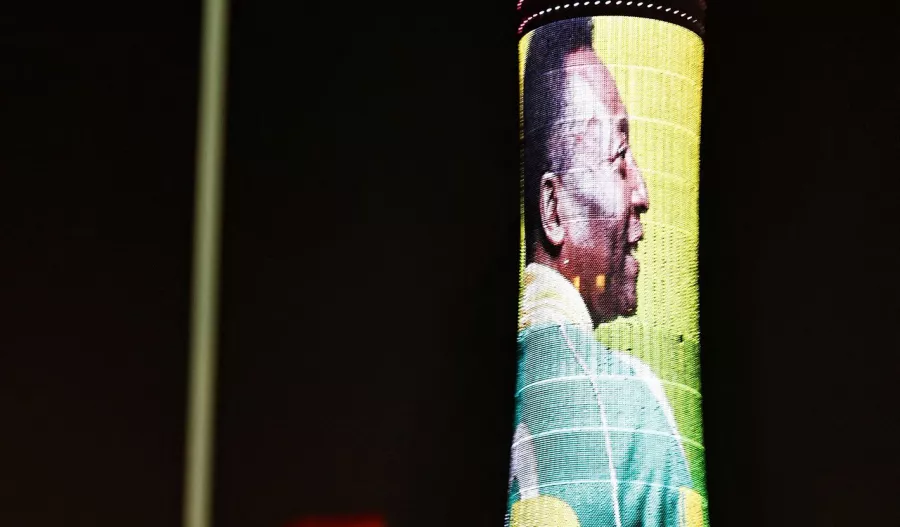 Imágenes de Pelé inundan los rincones de Catar