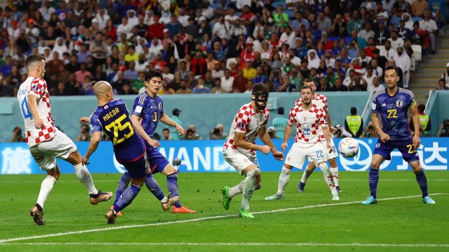 Japón está a un paso de hacer historia y obliga a Croacia a remontar los octavos de final