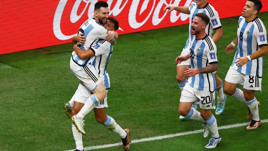 Nahuel Molina se estrenó con la Selección Argentina en Catar 2022