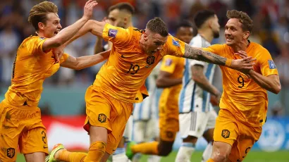 Holanda desata la locura y empata a Argentina con doblete de Weghorst