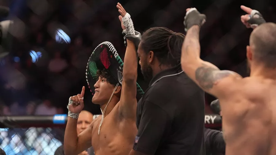 Brillante debut de Raúl Rosas Jr., el peleador más joven en la historia de UFC