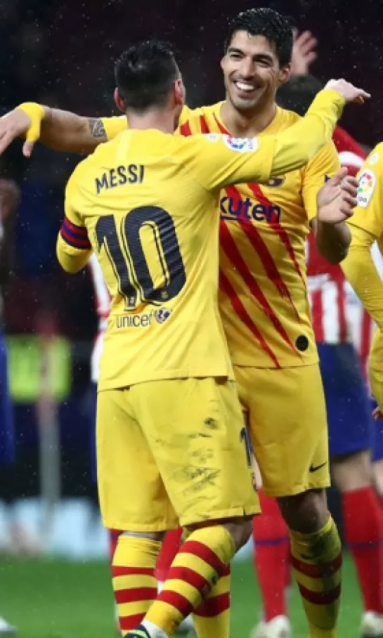 Luis Suárez felicitó a Lionel Messi y pidió "que se pare todo el mundo" a aplaudir al '10'