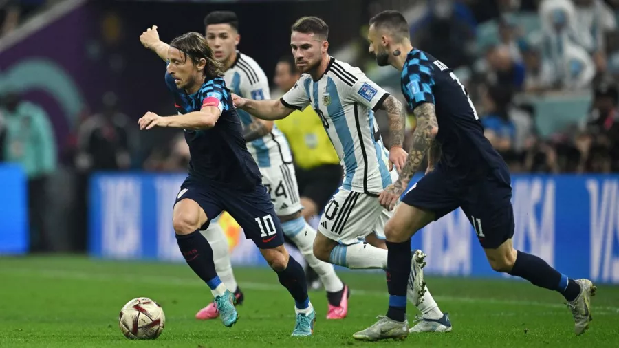Luka Modric hundido tras caer en semifinales de Catar 2022