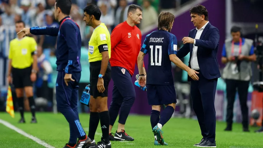 Luka Modric hundido tras caer en semifinales de Catar 2022