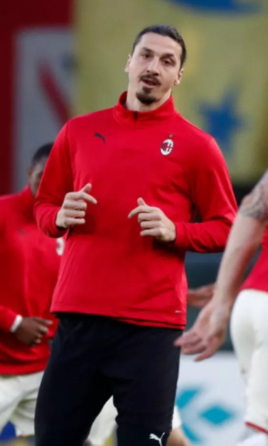 Zlatan Ibrahimovic viajó con Milan a Dubai y prepara su vuelta