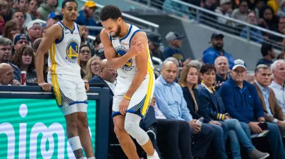 Alarma en los Warriors, Stephen Curry se lesionó de un hombro