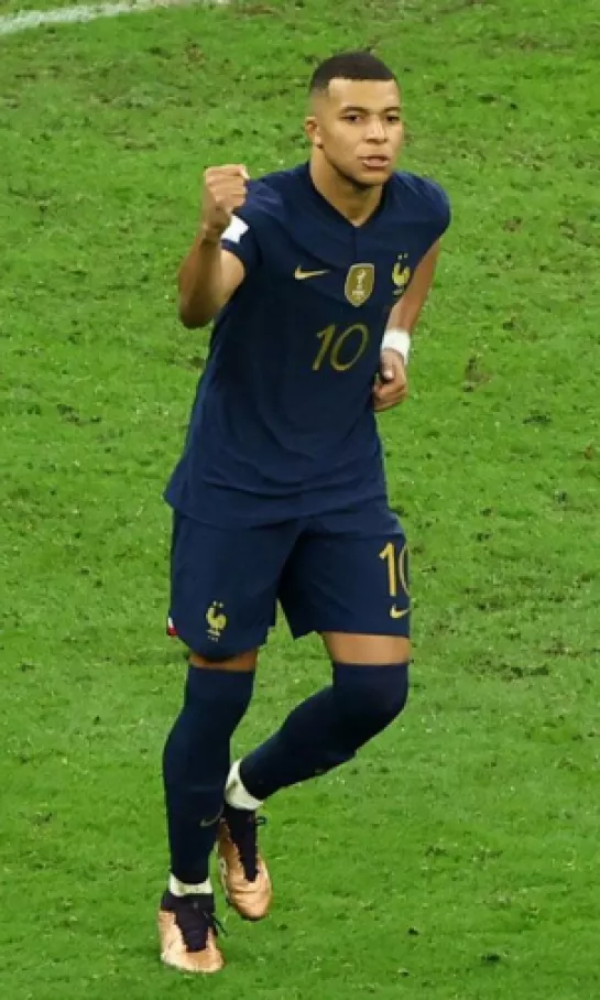 Kylian Mbappé y un hat trick para la historia de la Copa del Mundo que no valió el título