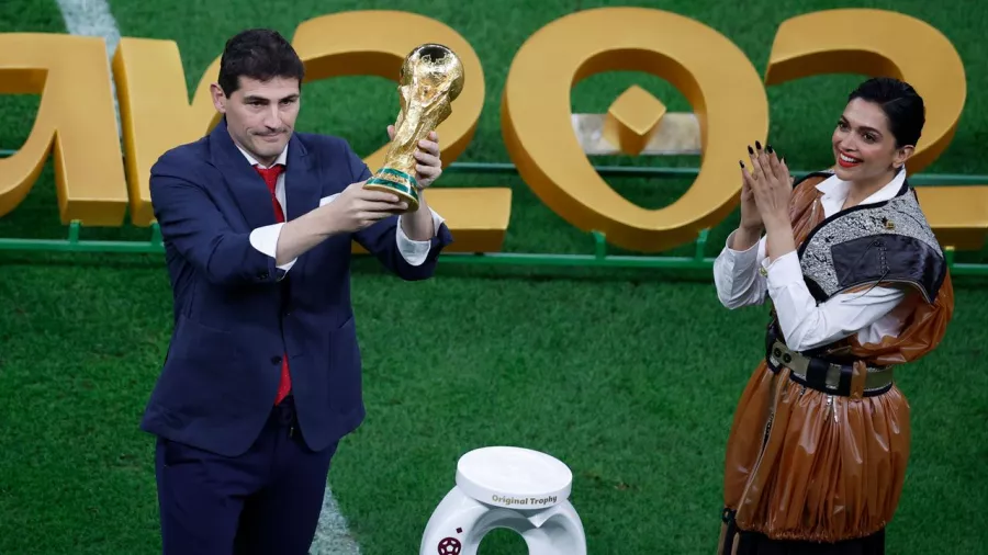 Iker Casillas dejó la Copa del Mundo a disposición de Argentina y Francia
