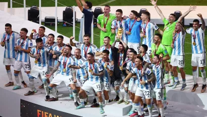 Leo Messi levantó la Copa del Mundo en Catar. El logro hubiera sido imposible sin sus 'soldados'; jugadores que pelearon a su lado para hacer realidad su sueño. 
(Información de EFE)