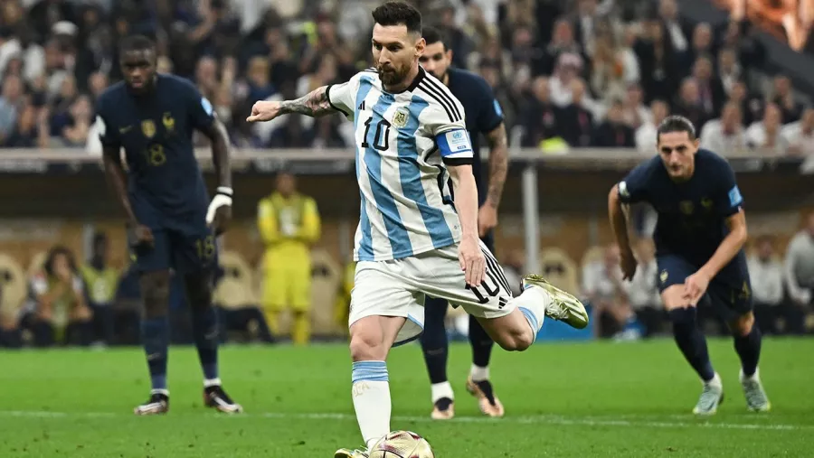 Penal polémico y cobro majestuoso de Leo Messi