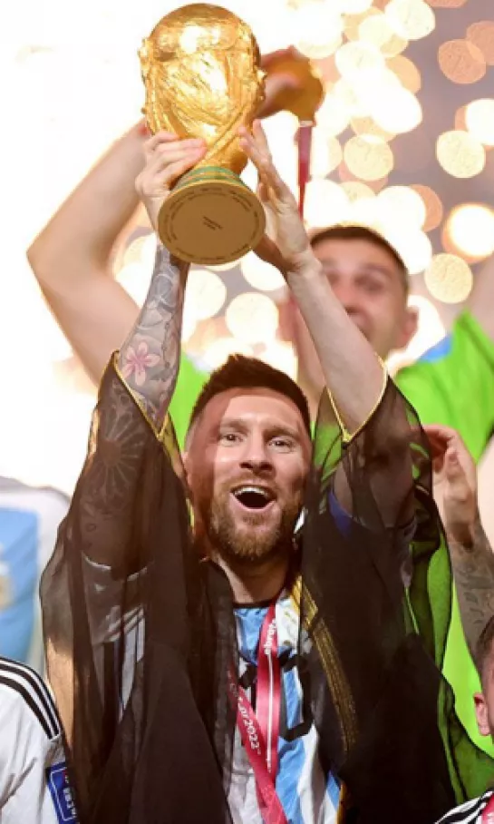 ¿Qué es la capa que le pusieron a Lionel Messi y por qué muchos se indignaron?