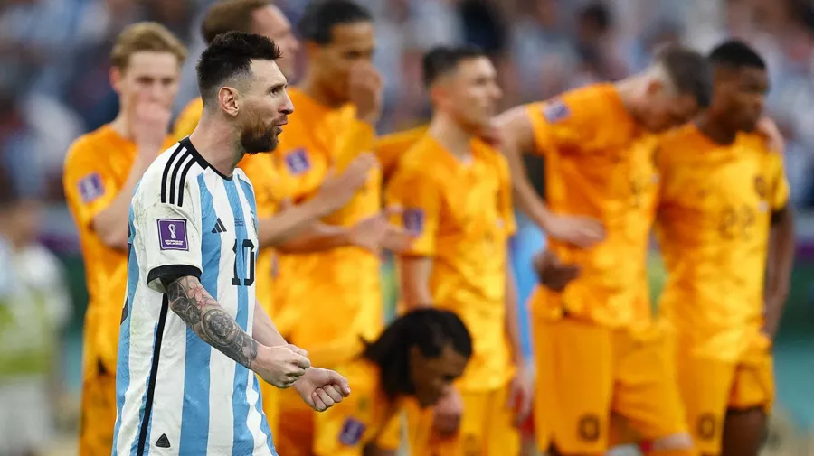 Lionel Messi, Argentina: "¡Qué mirás, qué mirás, bobo. Andá pa' allá, bobo, andá pa' allá y dejá de molestar"