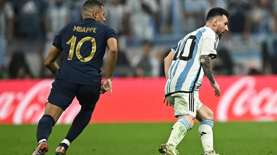 Mbappé, Messi y un esperado abrazo que nunca llegó
