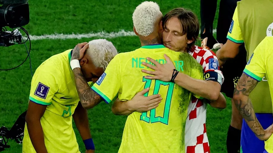 Brasil era una de las favoritas al título, sin embargo, quedó fuera a manos de Croacia, en un gesto de deportividad, el croata Luka Modric consoló a Neymar y a su compañero en el Real Madrid, Rodrygo