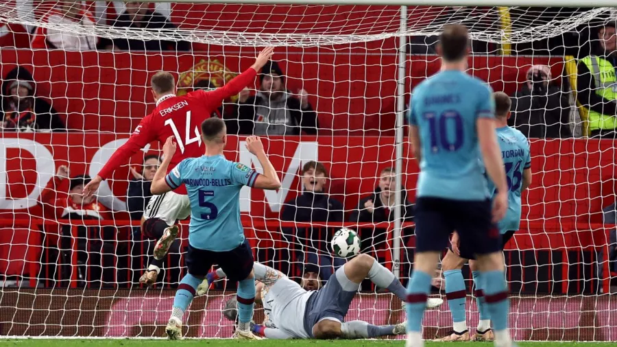 Manchester United no tuvo problemas para avanzar a cuartos en la Carabao Cup