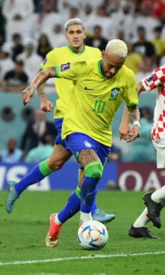Neymar recoge el premio al mejor futbolista de la historia para Pelé