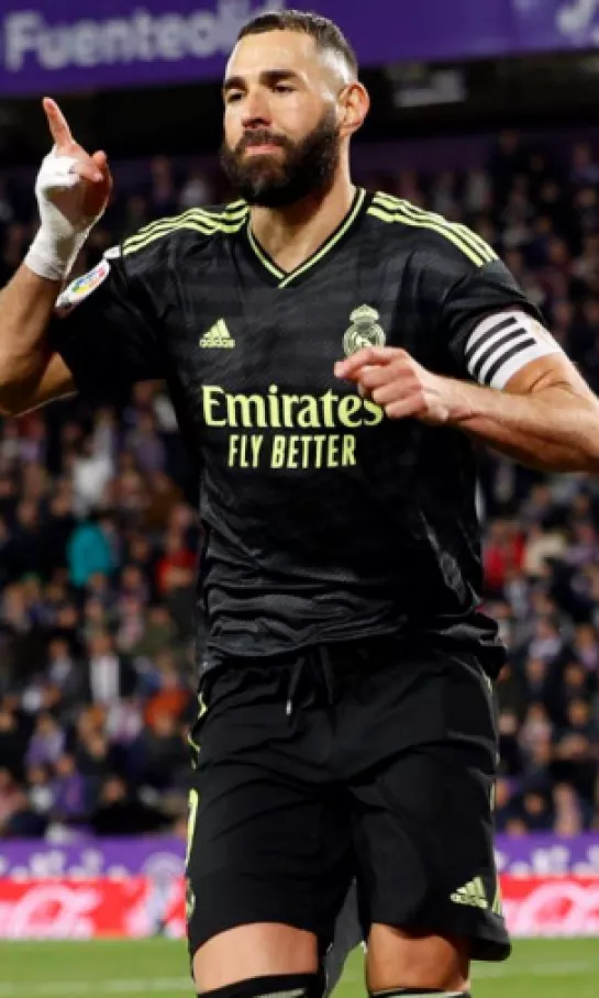Con doblete de Karim Benzema, Real Madrid se aferra a la cima