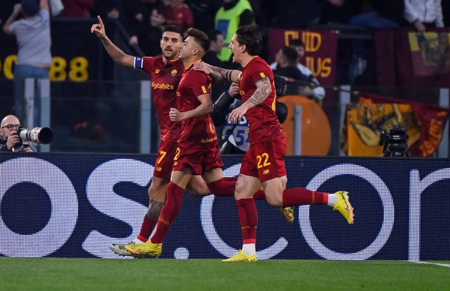 Roma venció a Bologna y sigue peleando por el cuarto lugar de la Serie A