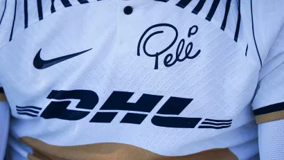 Pumas recuerda a Pelé en su uniforme