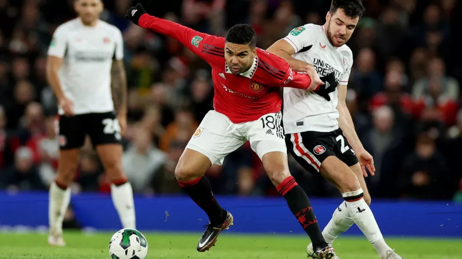 Manchester United avanzó a semifinales de la Carabao Cup tras vencer a Charlton