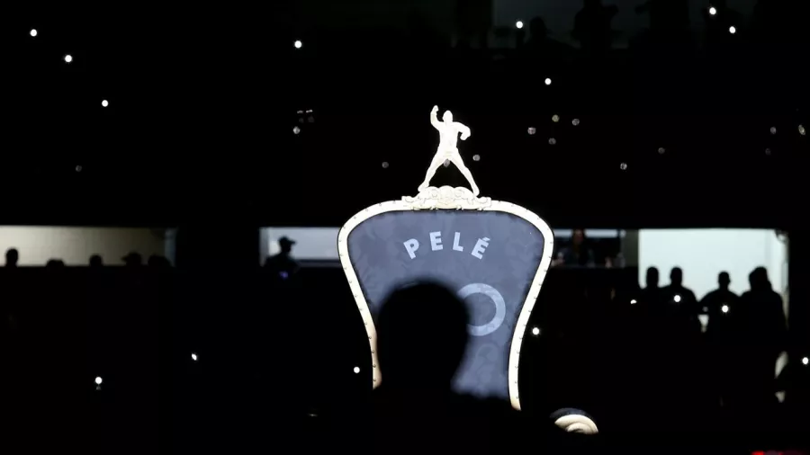 El Santos de Brasil homenajeó al Rey Pelé en su 'palacio'